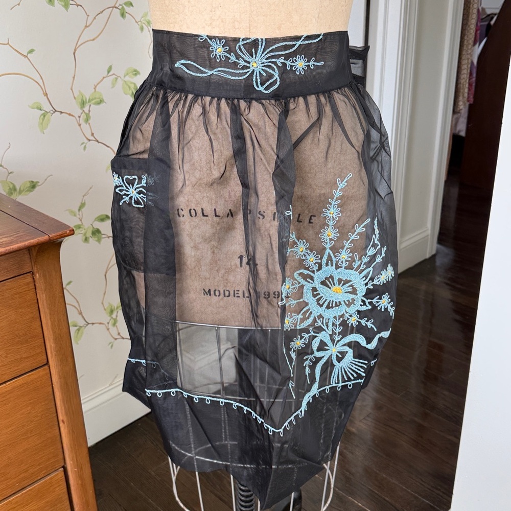 Vintage Sheer Black Embroidered Floral Apron - Picture 8 of 12